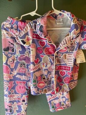 Kids Pink & Purple Graphic Taylor Swift Pajama Set